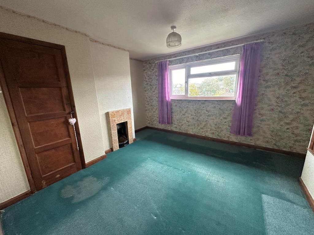 Lot: 71 - SEMI-DETACHED HOUSE FOR IMPROVEMENT - Bedroom one